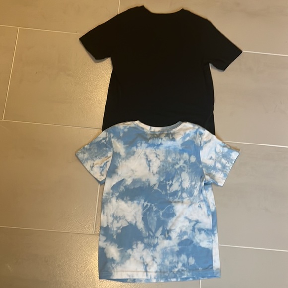 Boys St Patrick’s and 4th of July Shark t-Shirts, Size 4/5 - Picture 2 of 4